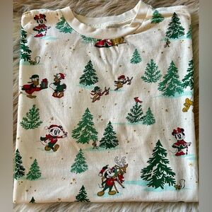 Disney | Mickey & Minnie & Friends Holiday/Christmas Tee | XL